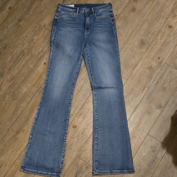 GAP Flare High Rise Jean - Picture 4 of 7